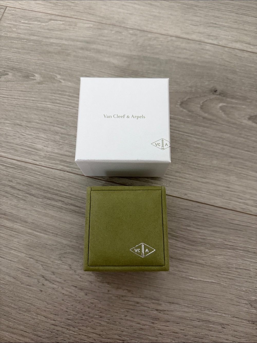 Van Cleef & Arpels necklace box